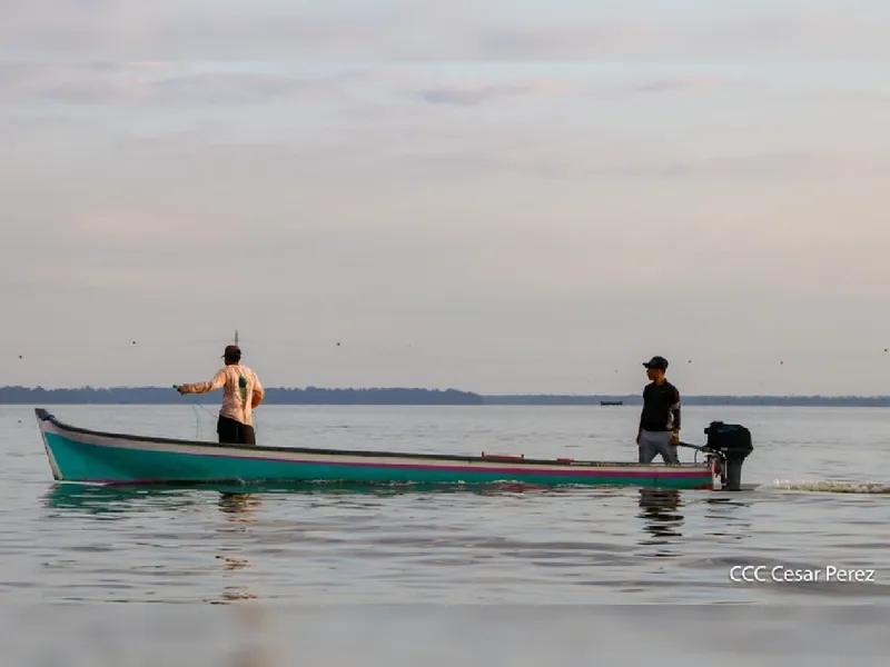 Encuentran con vida a cinco pescadores nicaragüenses en costas de Guatemala