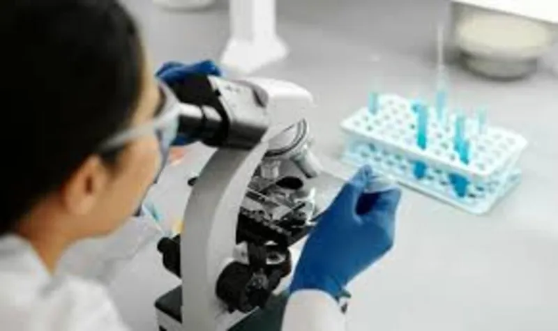 Avanzan ensayos clínicos contra cáncer y Alzheimer en Cuba