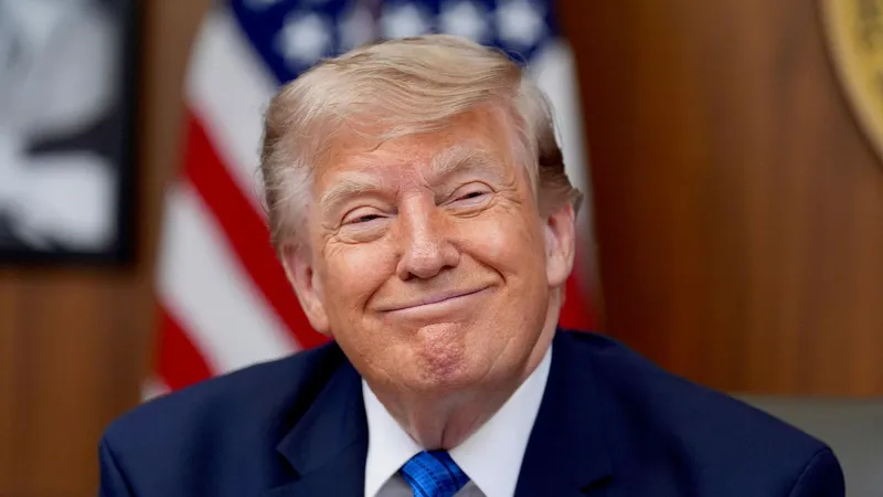 Esta es la peculiar suscripción que Trump ofrecerá a Wall Street