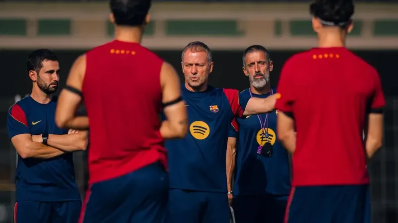 Los 31 elegidos por Flick para el 'stage' y sorpresa con De Jong