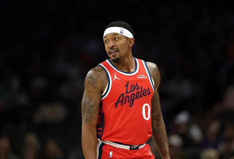 Bradley Beal se debate entre Clippers y Heat