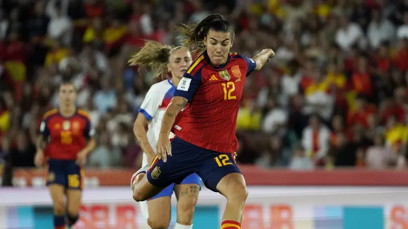 Así fue el golazo de Patri para adelantar a España: recuperación, caño y misil