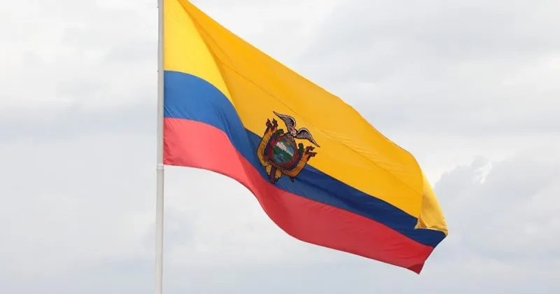 El riesgo país en Ecuador perforó los 400 puntos y alcanzó su nivel más bajo en 12 años