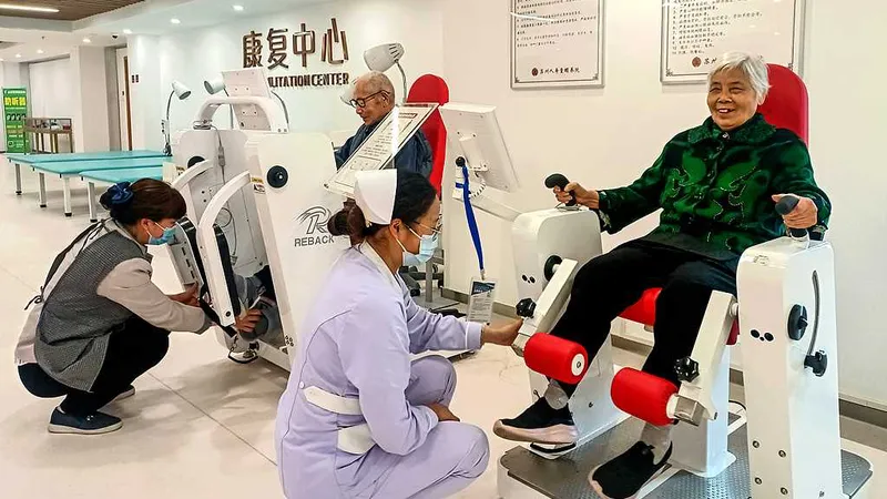 China presenta un plan para mejorar los servicios de rehabilitación y atención de enfermería
