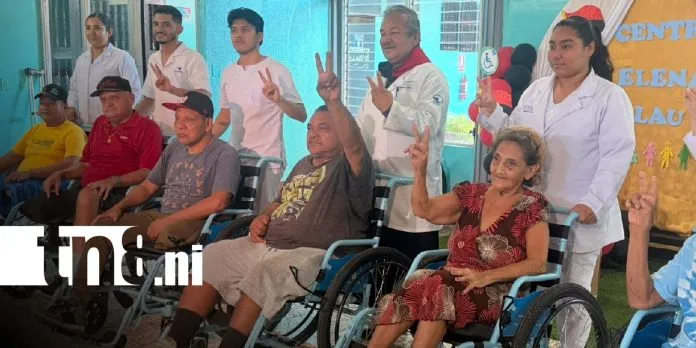 MINSA entrega 100 sillas de ruedas a personas con discapacidad y adultos mayores
