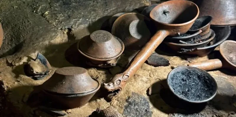 Descubren 179 piezas arqueológicas ocultas durante siglos en una cueva de México