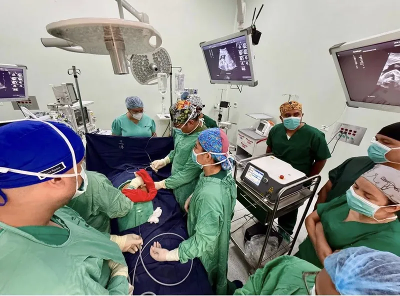 Hospital público de León hace historia con su primera cirugía fetal