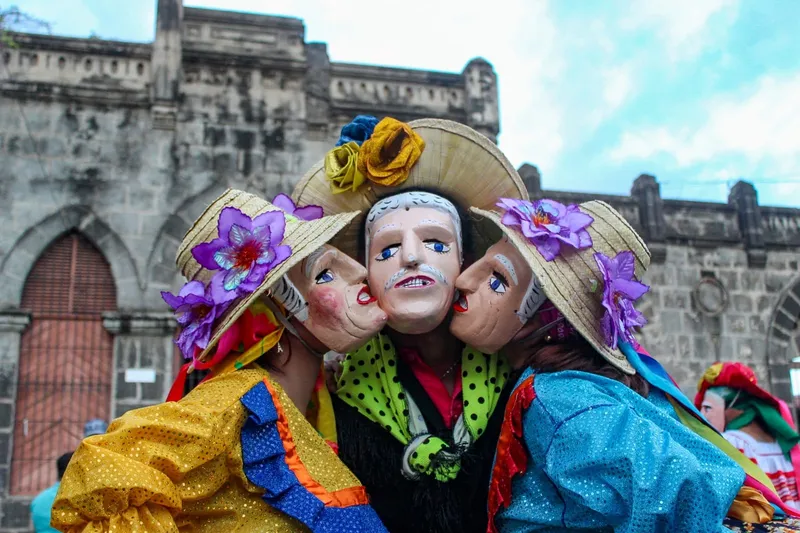 Tradición y picardía protagonizan concurso de El Viejo y La Vieja en Masaya