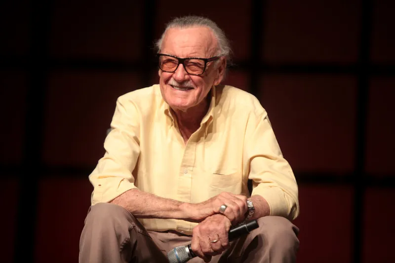 Stan Lee va a "revivir" gracias a la IA... para leernos libros en su club de lectura