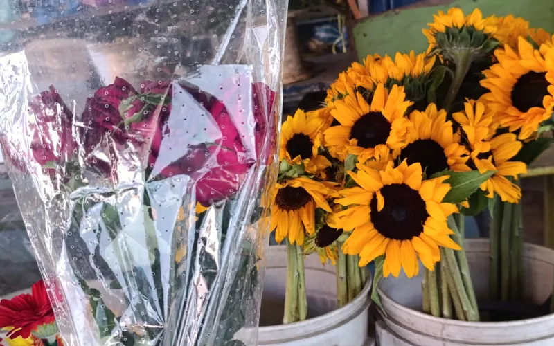 Floristerías y panaderías se alistan para celebrar a las madres