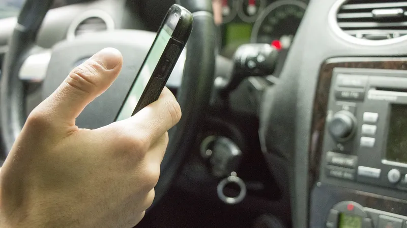 Conducir de manera temeraria se ha convertido en una moda peligrosa para viralizarse en redes sociales