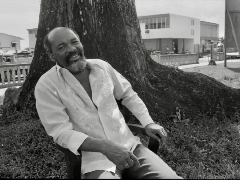 Foto del vibrante Poeta David McFields