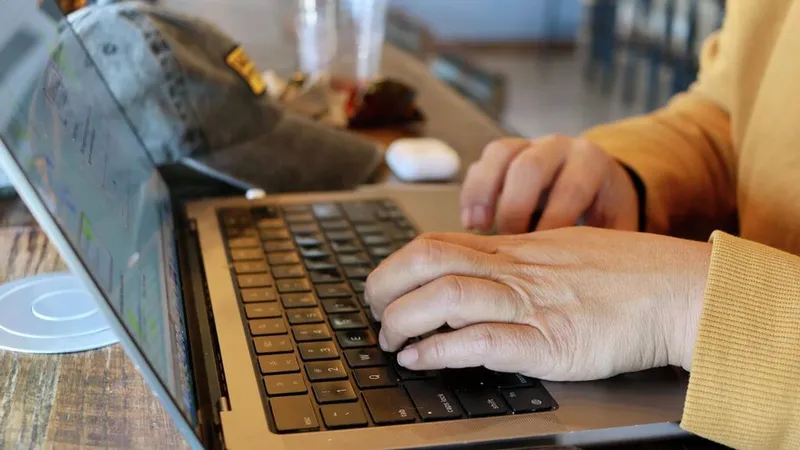El trabajo remoto reduce las oportunidades laborales para los recién egresados, según análisis