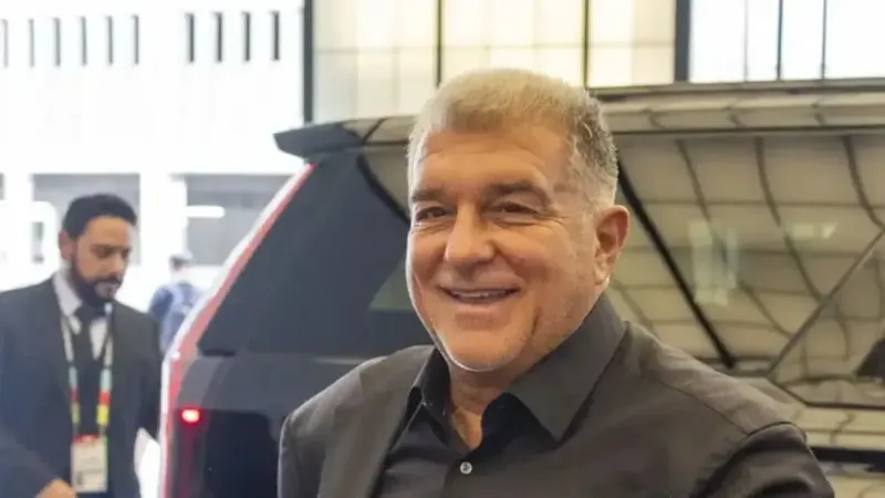 Laporta recibe el alta tras una arritmia y ya está en casa