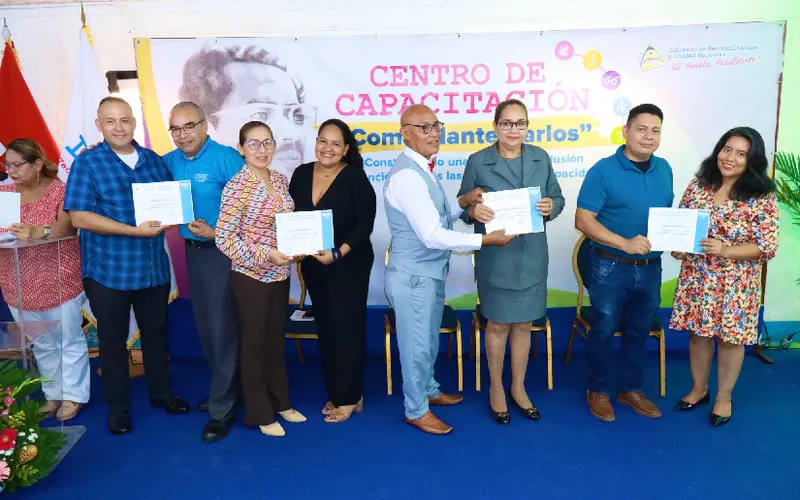 Certifican a servidores público en atención a personas con discapacidad