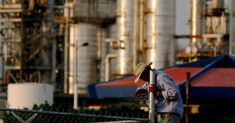 Pemex planea construir una biorrefinería en el sureste de México