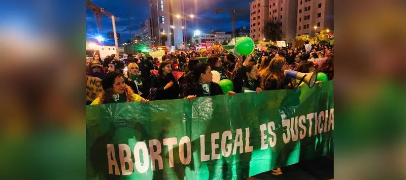 Chile se moviliza contra iniciativa que endurece el acceso al aborto legal