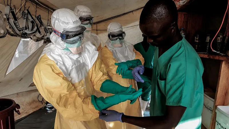 OMS reporta más de 500 casos sospechosos de ébola en África