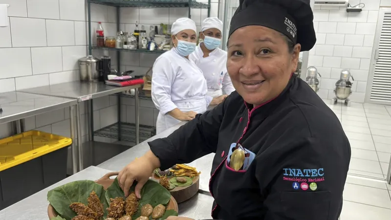 Estudiantes promueven tradición culinaria en exposición de dulces y postres típicos en Nicaragua