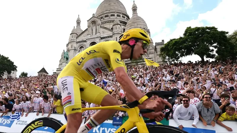 Victoria épica de Van der Poel en París y Pogacar amplía su leyenda al ganar su quinta 'Grande Boucle'