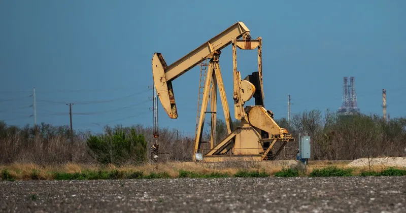 El petróleo repunta más de 5% por la nueva escalada de la guerra en Medio Oriente