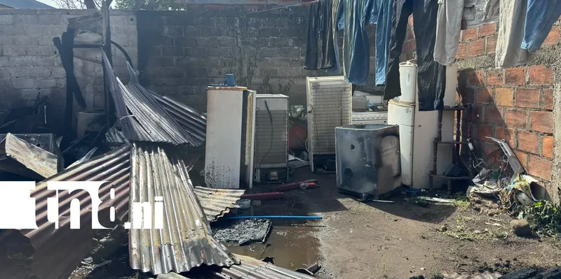 Incendio consume vivienda y deja cuantiosas pérdidas materiales en Chinandega
