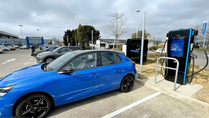 i-charging revoluciona la recarga eléctrica con un cargador compacto de 500 kW compatible con todos los estándares
