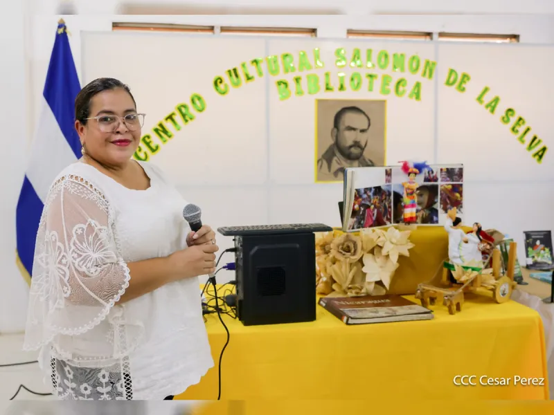Imparten conferencia sobre el huipil como ejemplo de resistencia