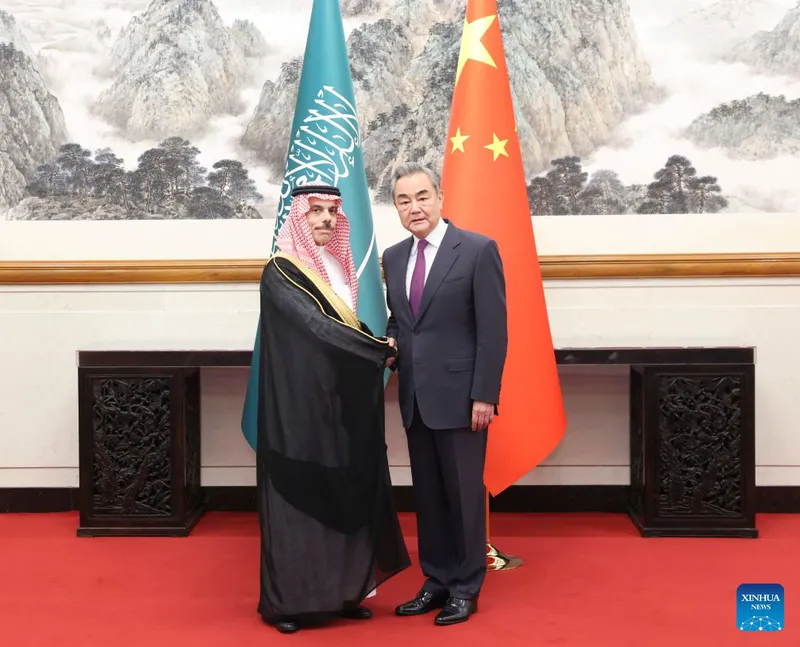 China pide mantener impulso de negociaciones entre EEUU e Irán, dice canciller