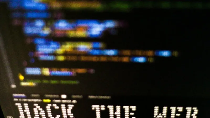 En 1971 un programador quiso demostrar algo completamente inofensivo en ARPANET: sin darse cuenta, acababa de crear el primer virus informático de la historia