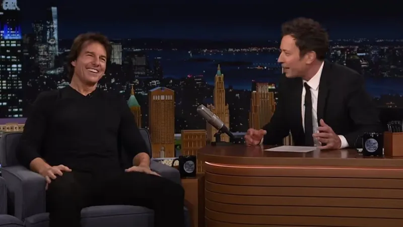 Tom Cruise ha desvelado de qué hablaron él y Taylor Swift en el partido de los Chiefs: "Me estaba dando una lección de fútbol"