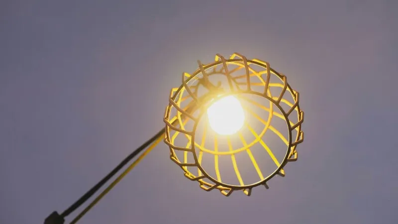 Cada vez que alguien enciende una luz en Lima, la electricidad le llega a través de una empresa estatal china