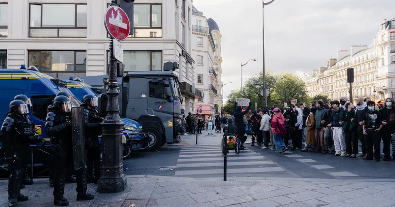 Francia desplegará militares para contener nuevas protestas este fin de semana