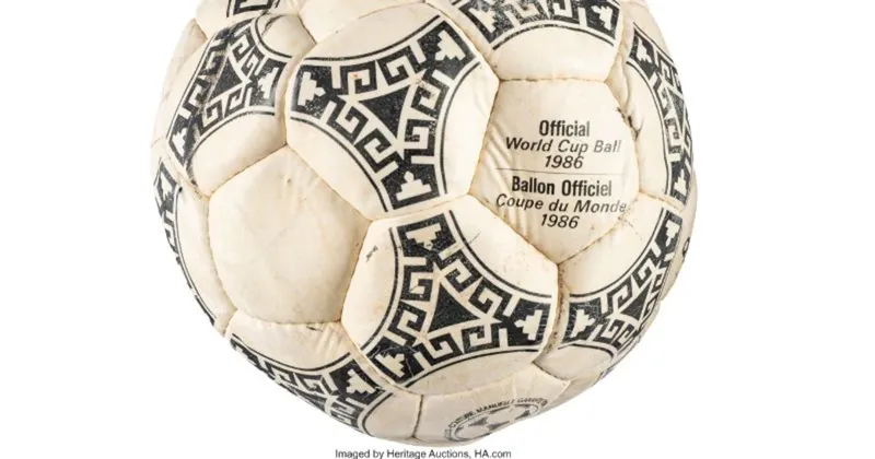 El balón de la “Mano de Dios” y el “Gol del siglo” de Maradona hace historia en una subasta