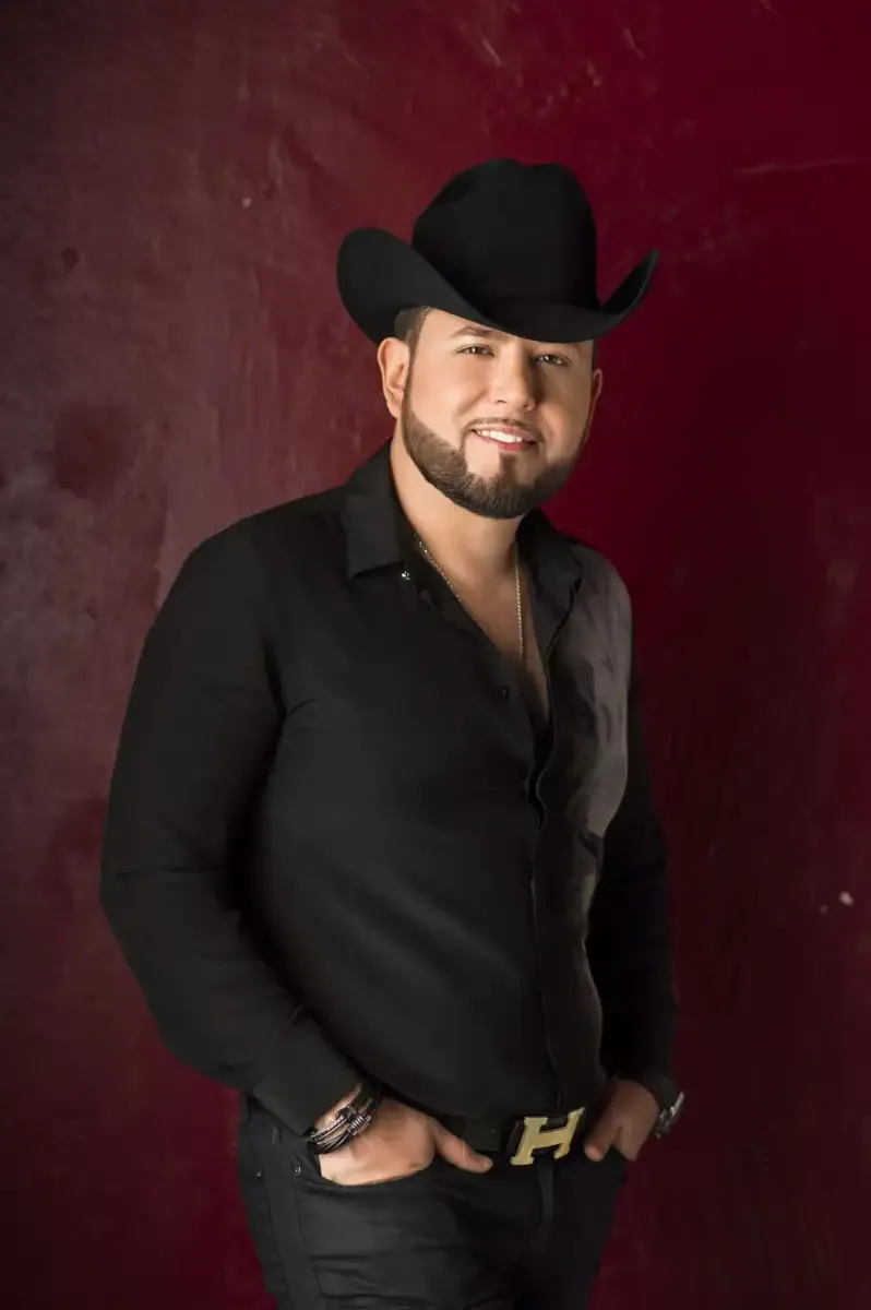 Roberto Tapia, renovado y con música nueva