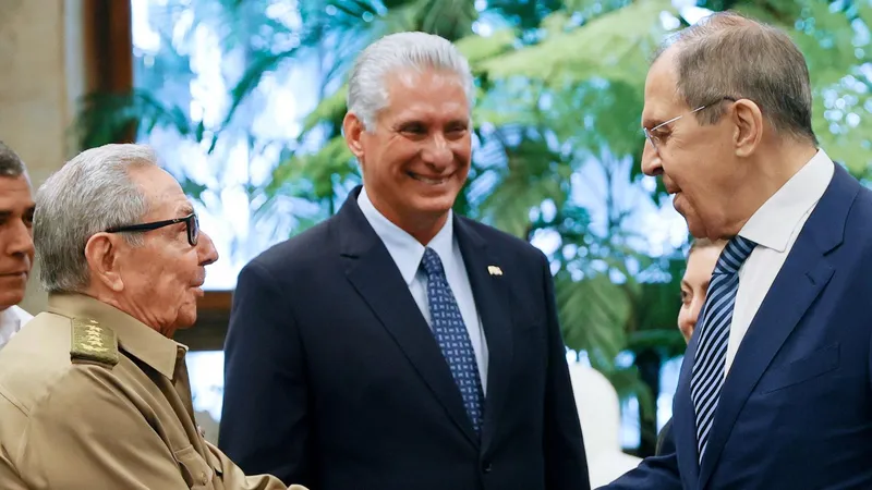 Rusia condena enérgicamente la emisión de una orden de detención contra Raúl Castro en EEUU
