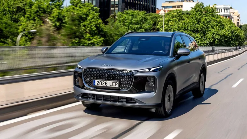No había ocurrido nunca: 2025 ha supuesto un punto de inflexión en el precio de los coches eléctricos y de los híbridos