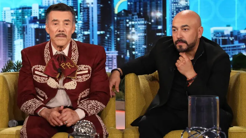 Lupillo Rivera demanda a su padre: le reclama las regalías de 150 canciones que SIGUE COBRANDO