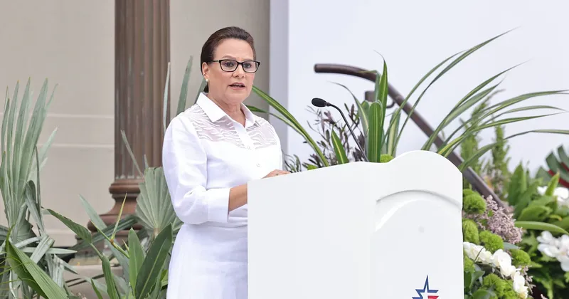 Quién es Ilya Espino, la primera mujer en asumir la administración del Canal de Panamá