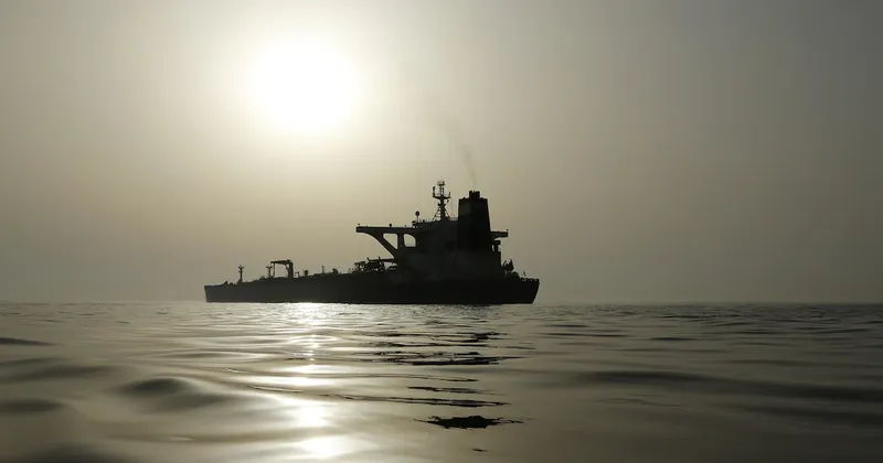 El petróleo se dispara luego de que Trump anunciara el fin del alto al fuego entre EE.UU. e Irán