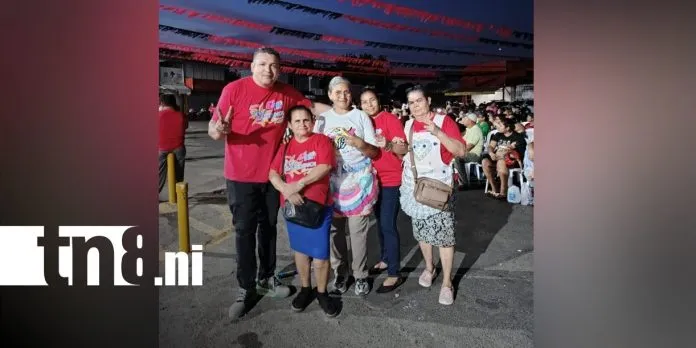Familias y comerciantes celebran Vigilia Revolucionaria en el Distrito VI de Managua