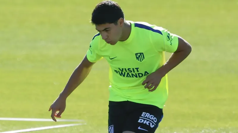Acusan al Cholo Simeone de mimar a Julián Álvarez y congelar a Obed Vargas