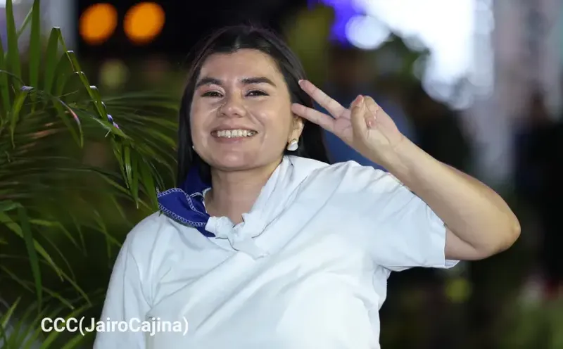 Juventud nicaragüense avanza a paso firme en una revolución de paz y cariño
