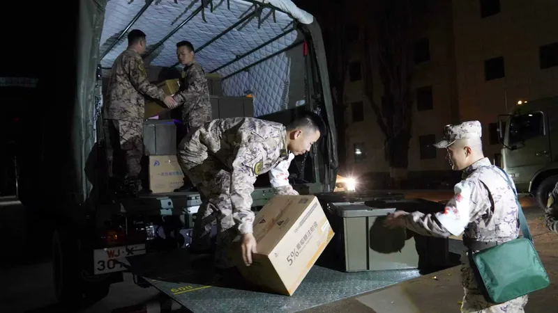 Se han instalado puestos de asistencia médica, puntos de suministro de alimentos y los residentes han sido reubicados