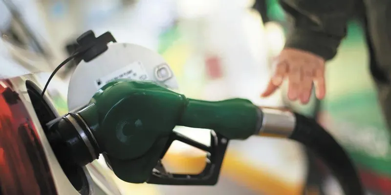 SHCP retira el subsidio a la gasolina Premium y reduce estímulos fiscales a Magna y diésel
