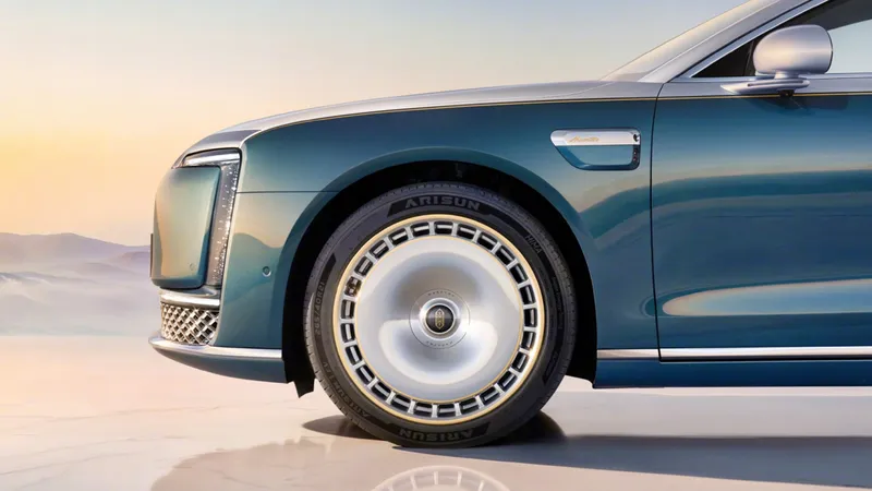 Con 1.333 km de autonomía, el ‘Rolls-Royce’ chino de Huawei se vuelve aún más llamativo para seguir dándole dolores de cabeza a Mercedes