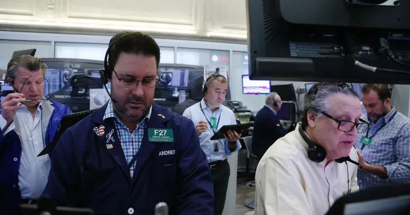 Wall Street retrocede mientras el repunte del petróleo y los bonos opacan resultados de Nvidia