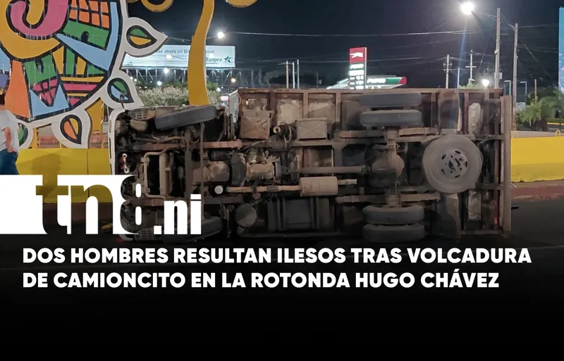 Managua: Conductor de 22 años sale ileso tras volcadura de camioncito repartidor de hielo
