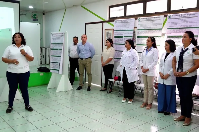 Estudiantes de la UCN presentan pósters de investigación