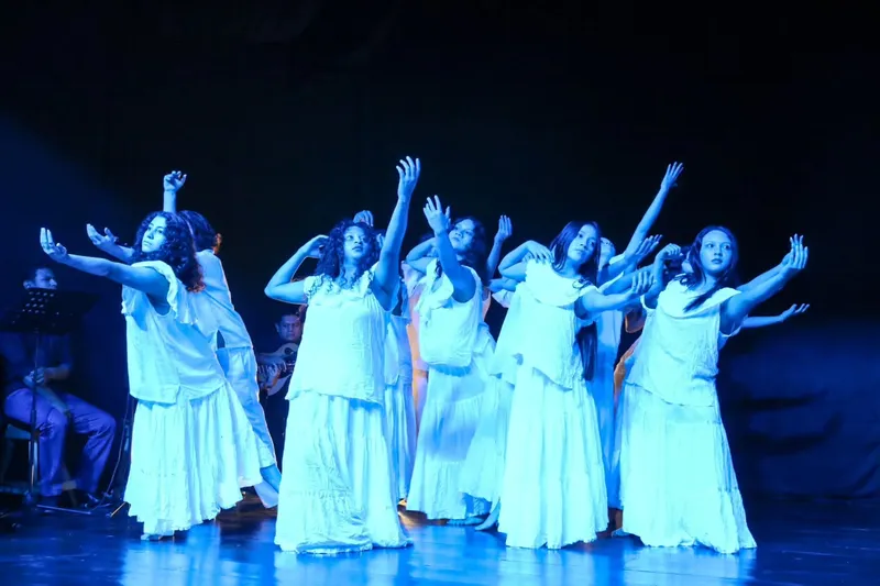 Puesta en escena de la obra «Como los Santos» en el Teatro Justo Rufino Garay